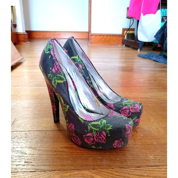 BETSEY JOHNSON- Rose Print Platform Heels sz 7.5 - Picture 2 of 13